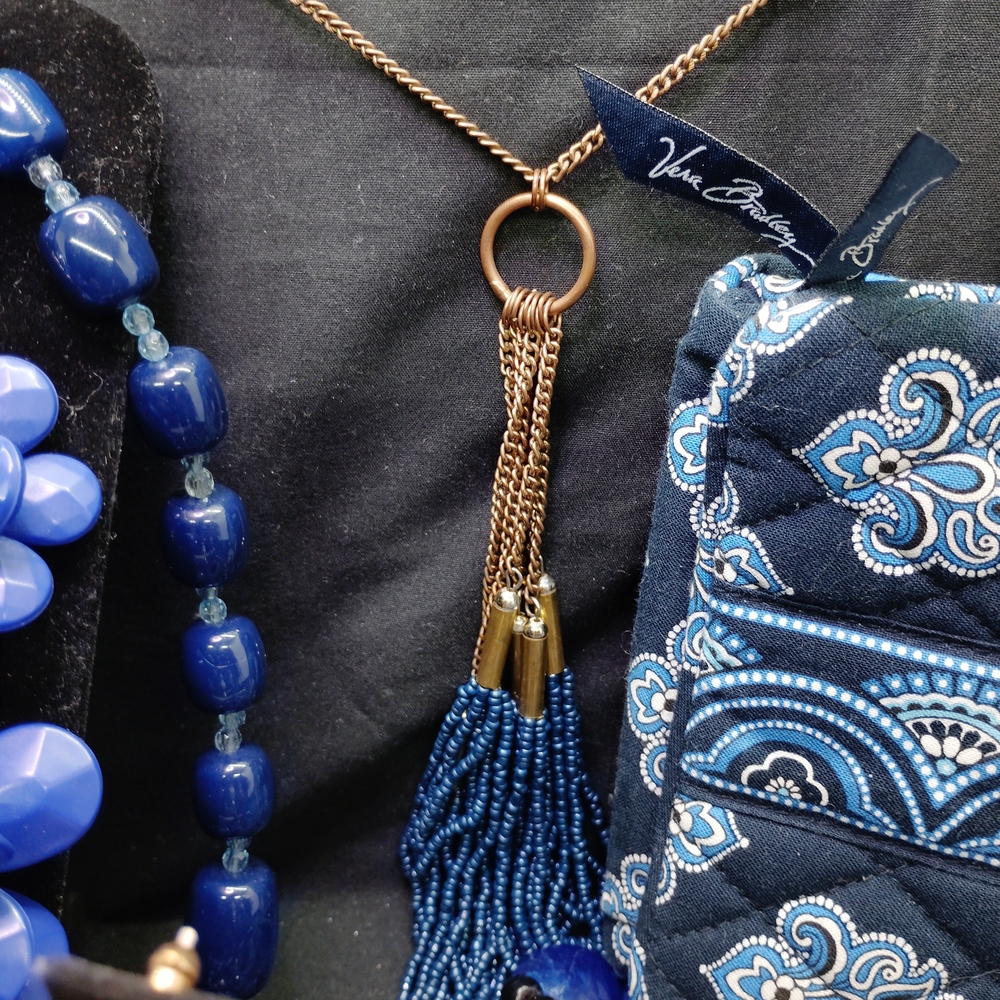Elegant Blue Necklace Set - Picture 13 of 13